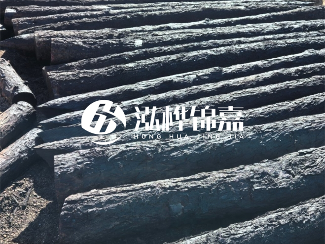 經(jīng)過(guò)防腐處理的松木樁價(jià)格貴多少？炭化處理的松木樁貴多少？